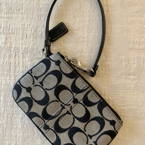 Coach Monogram Wristlet. NWOT. Excellent condition. Zipper Brown/ Camel colored - Picture 3 of 7